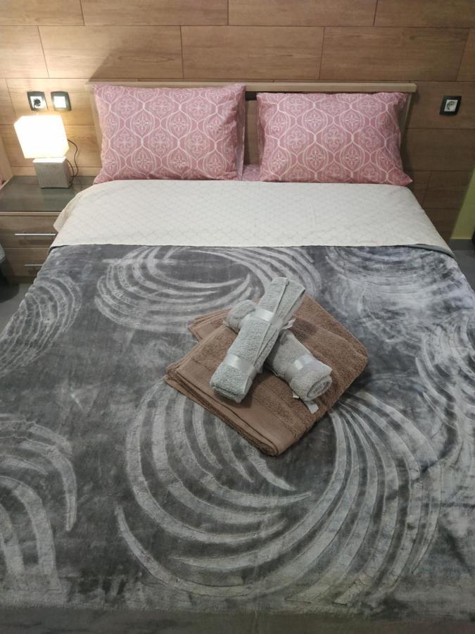 לריסה G M 1 Rooms Kentro In The Heart Of The City מראה חיצוני תמונה