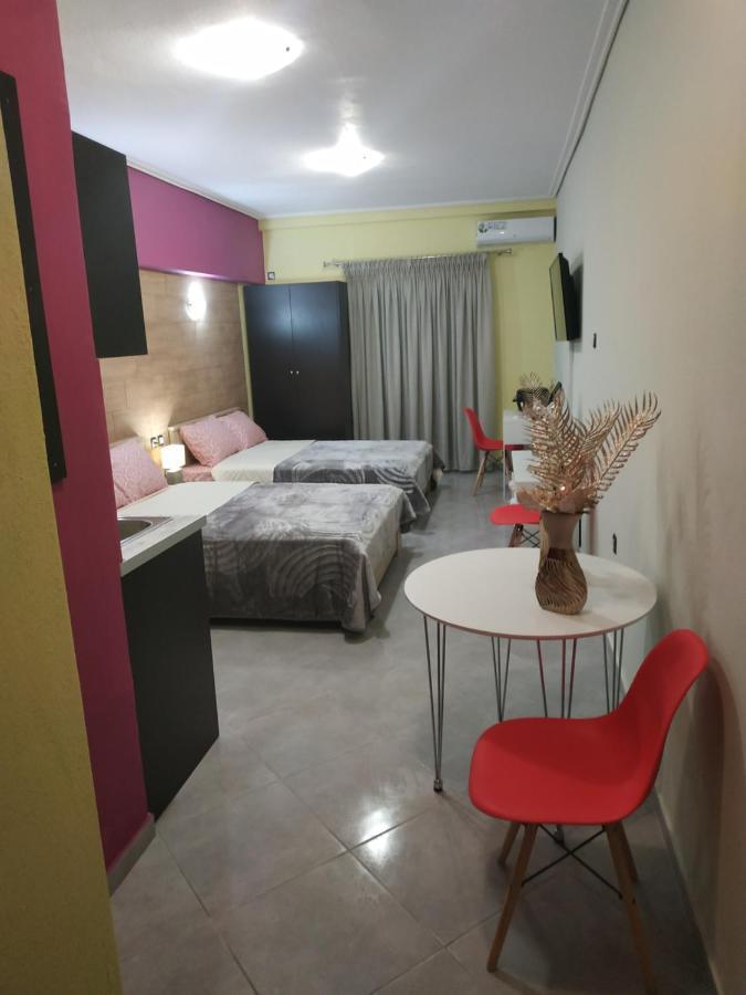 לריסה G M 1 Rooms Kentro In The Heart Of The City מראה חיצוני תמונה
