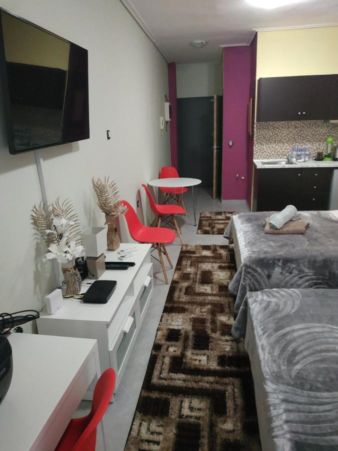 לריסה G M 1 Rooms Kentro In The Heart Of The City מראה חיצוני תמונה